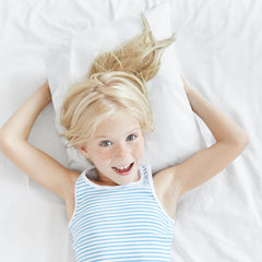 Perna ventilata pentru copii, 30×40cm, fermitate medie spre moale + fata perna inclusa