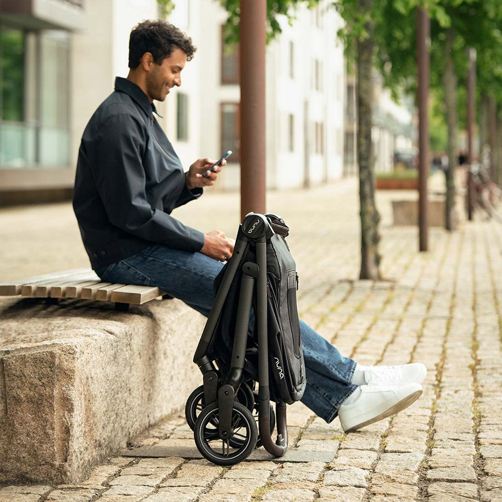 Carucior Nuna cu roti pivotante 360° SWIV Granite