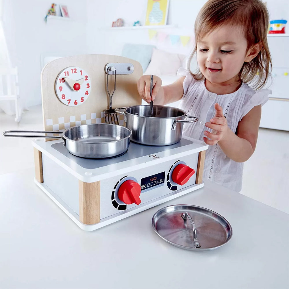 Mini bucatarie Hape din lemn, cu accesorii din inox