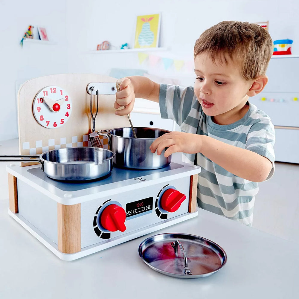 Mini bucatarie Hape din lemn, cu accesorii din inox
