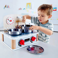 Mini bucatarie Hape din lemn, cu accesorii din inox